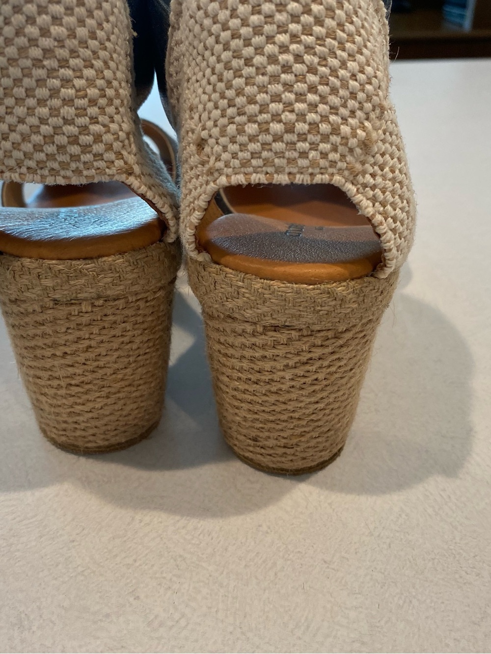 Andre Assous Gray Metallic and Natural Wedge Sandals. Leather Sole. Size 10 - Picture 4 of 6